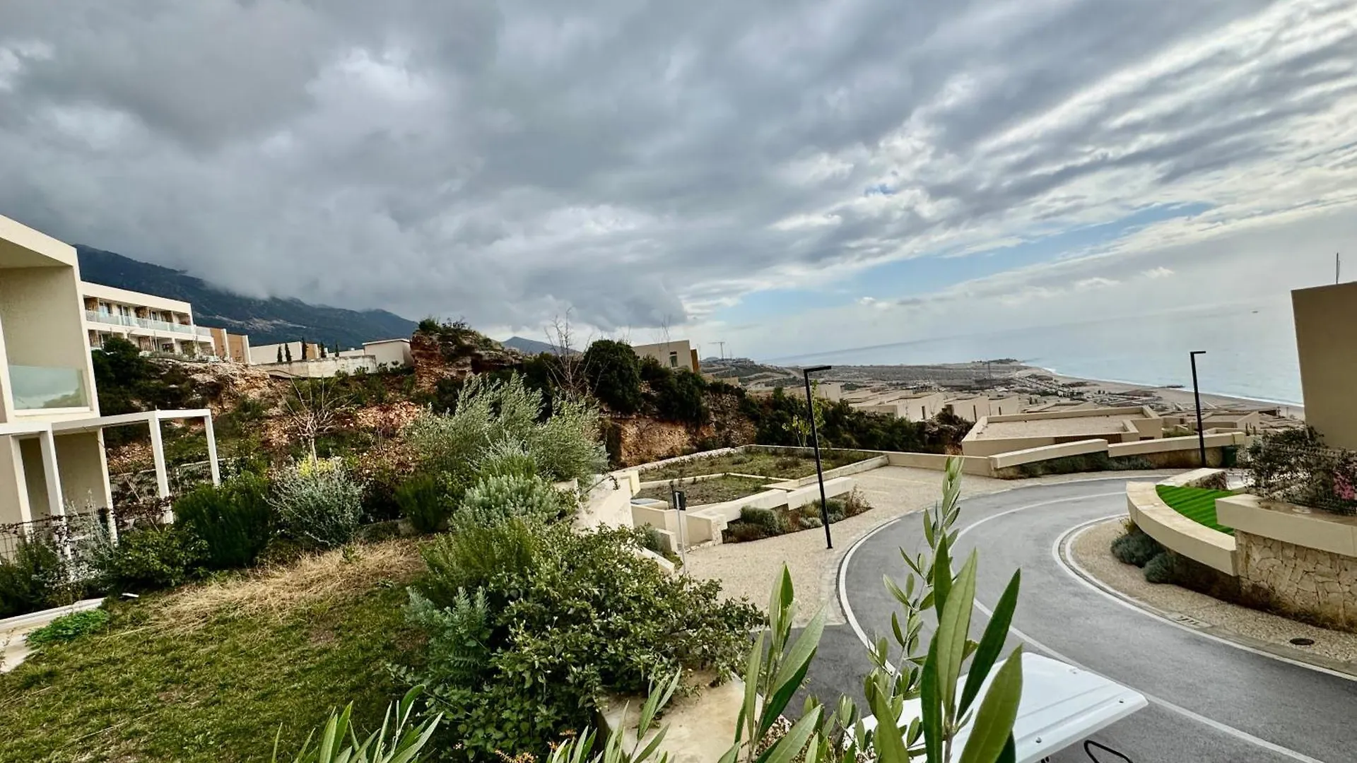 Horizon 360, Green Coast, Palase Αλβανία