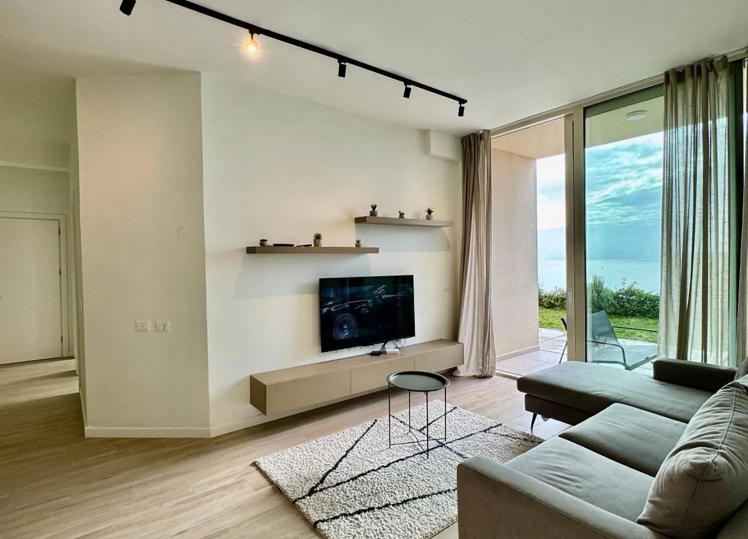 Horizon 360, Green Coast, Palase